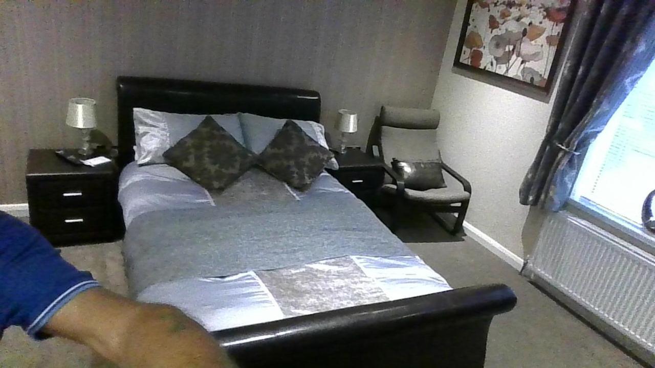 The New Accommodation Free Complementary Breakfast 티브셰프 외부 사진